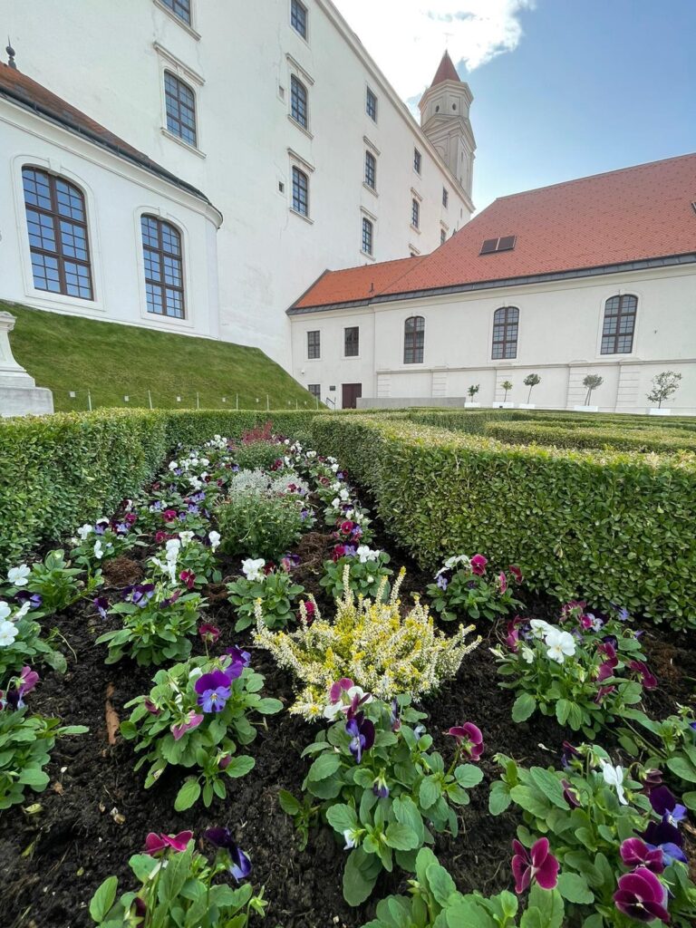 miraflora_exterier_firma